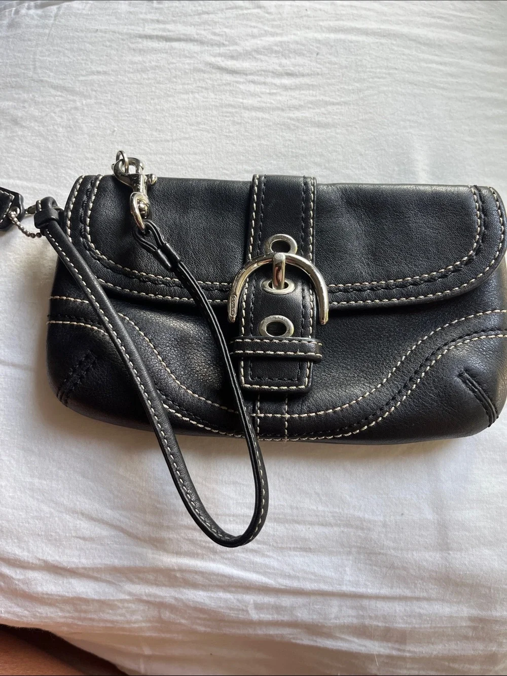 Coach Black Women’s Wristlet Clutch with Contrast Stitching - Picture 1 of 5